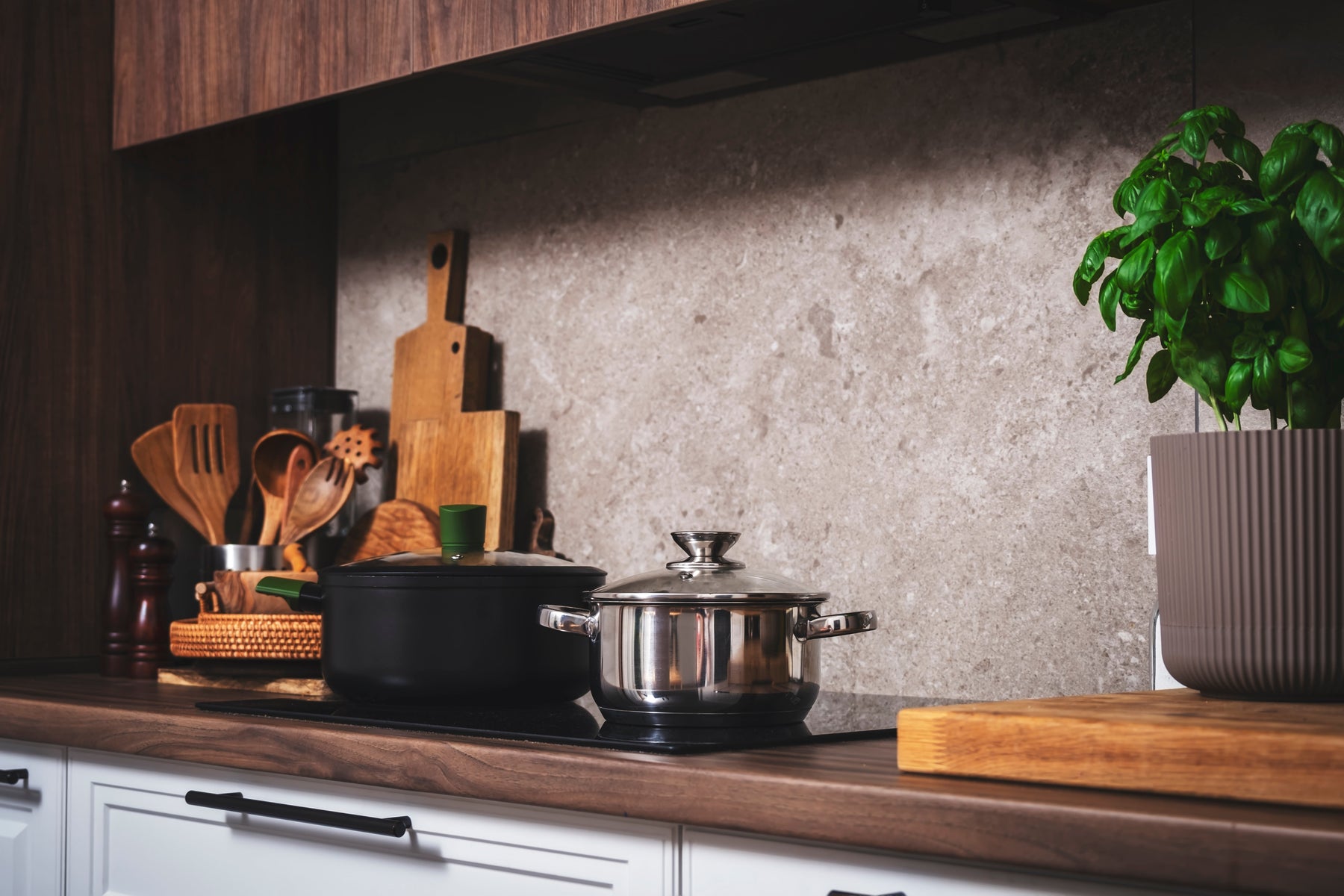Laminate vs Solid Wood Worktops: Which Is Right for Your Kitchen?